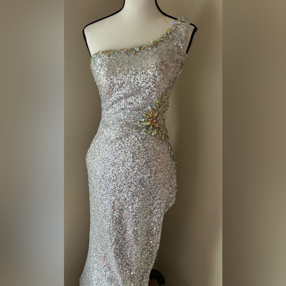 Dazzling One-Shoulder Silver Sequin Gown